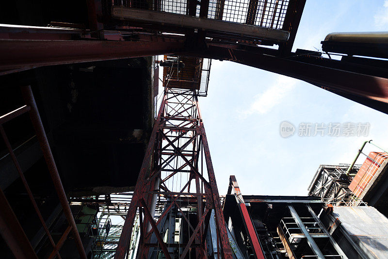 站在焦炉复杂的Zeche Zollverein